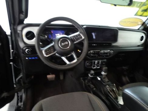 Certified 2025 Jeep Wrangler Unlimited Sahara AWD/4WD image 5