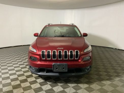 Used 2017 Jeep Cherokee Latitude FWD image 2