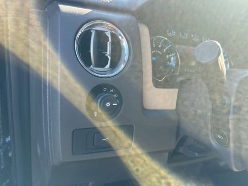 Used 2013 Ford F150 XLT w/ XLT Chrome Pkg image 13