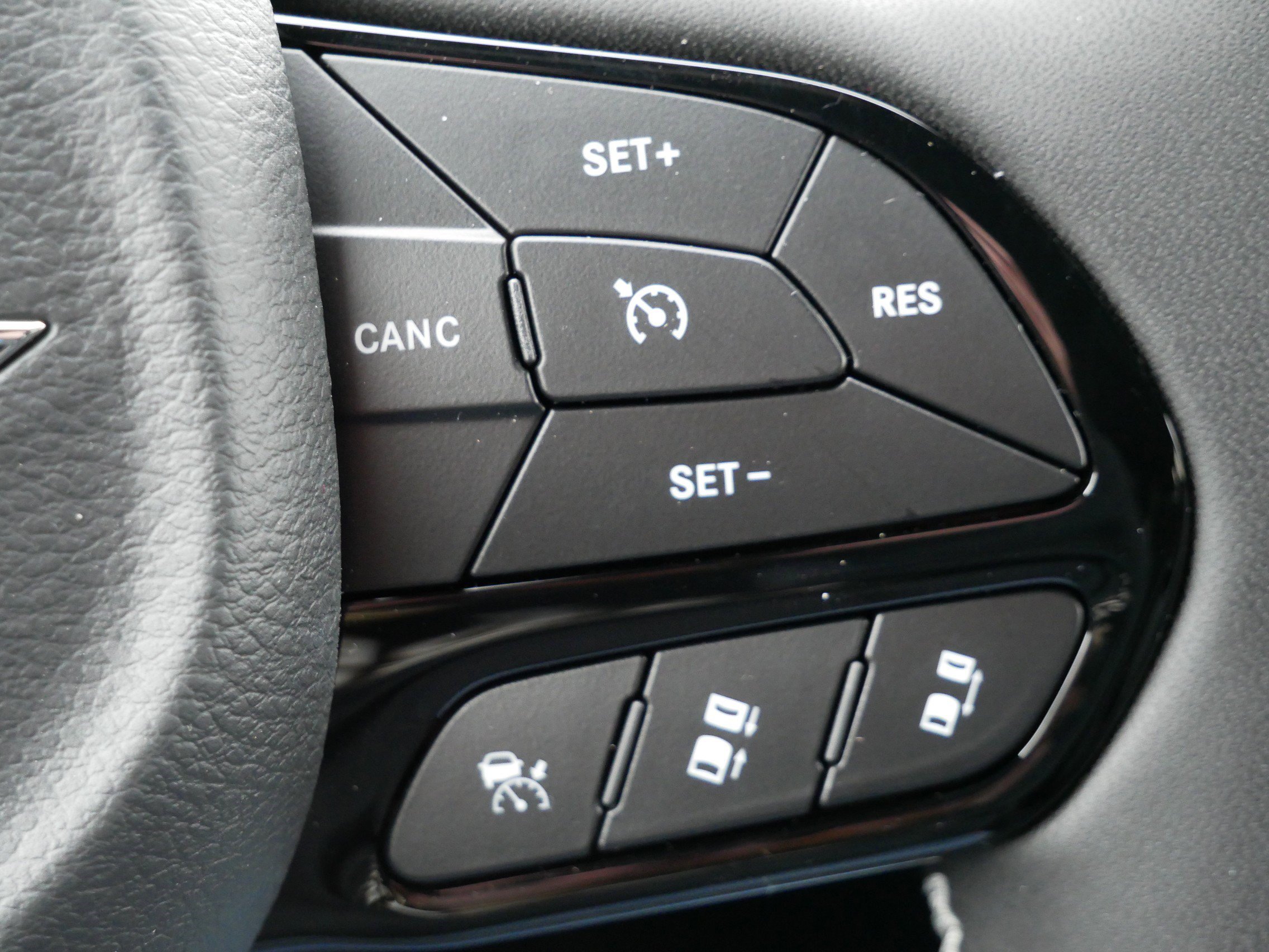 New 2026 Chrysler Pacifica Select AWD/4WD image 21