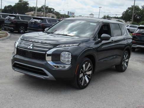 New 2025 Mitsubishi Outlander SE image 6