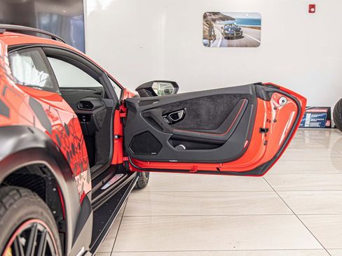 Used 2023 Lamborghini Huracan Sterrato image 32