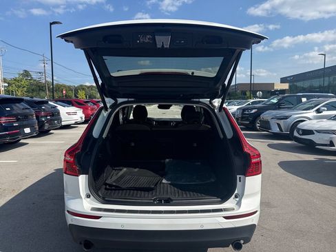 Used 2020 Volvo XC60 T5 Momentum w/ Protection Package Premier AWD/4WD image 9