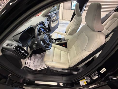 Used 2023 Volvo XC40 B5 Plus w/ Driver Assist Package AWD/4WD image 58