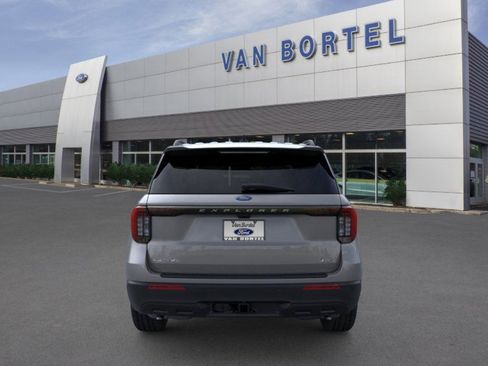 Used 2026 Ford Explorer Active AWD/4WD image 5