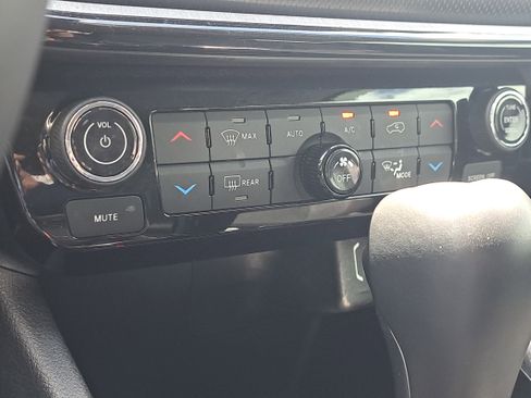 Used 2022 Jeep Compass Trailhawk w/ Trailhawk Elite Group image 27