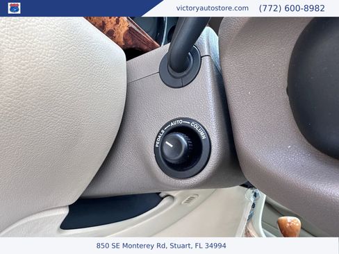 Used 2005 Jaguar XJ8 L image 32