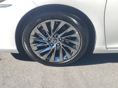 Certified 2024 Lexus ES 350 Ultra Luxury w/ Accessory Package (Z1)