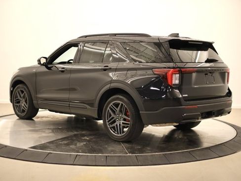 Used 2025 Ford Explorer ST-Line w/ Premium Package image 5