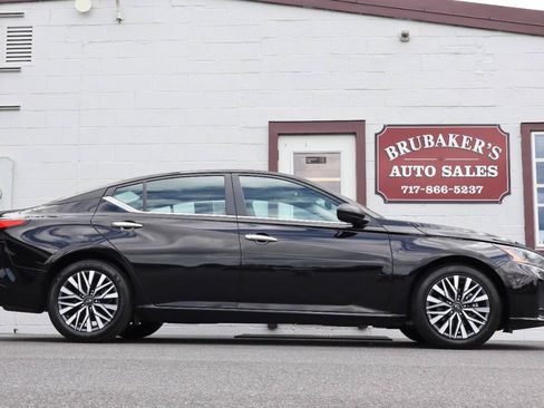 Used 2025 Nissan Altima 2.5 SV FWD image 7