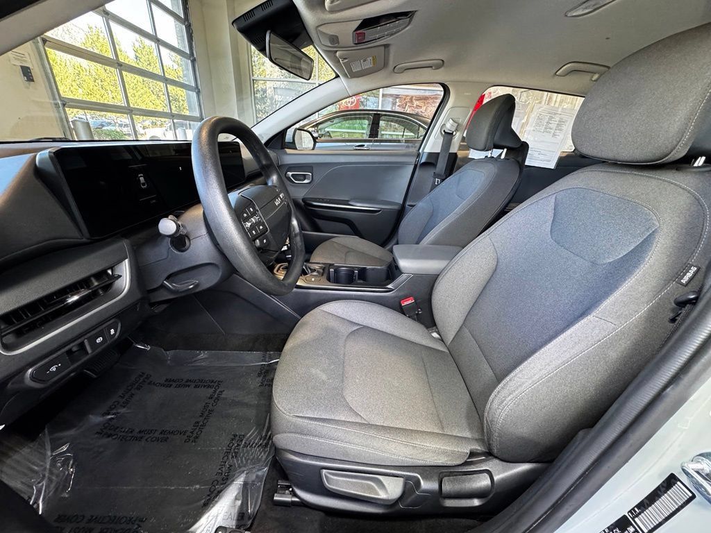 Used 2025 Kia K4 FWD image 16