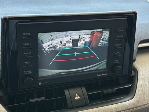 Used 2021 Toyota RAV4 XLE w/ Convenience Package FWD image 19