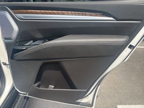 Used 2025 Cadillac Escalade Sport Platinum w/ LPO, Floor Liner Package AWD/4WD image 28