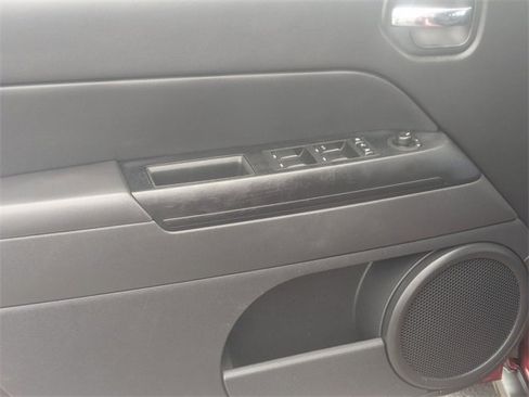 Used 2016 Jeep Patriot Latitude image 10