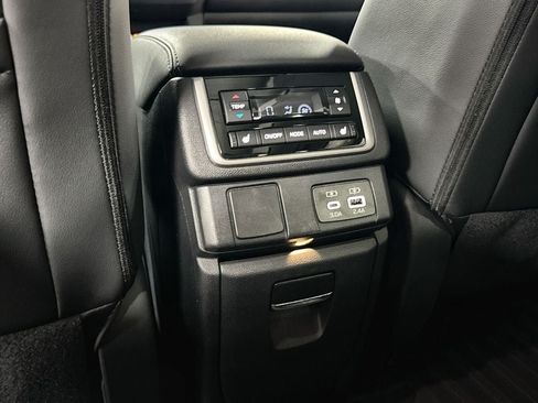 Used 2025 Subaru Ascent Limited AWD/4WD image 29