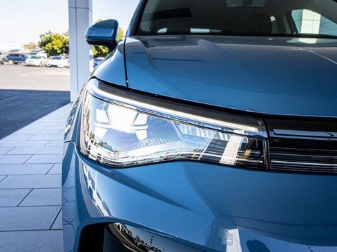 New 2026 Volkswagen Taos SE image 6