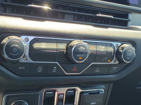 New 2026 Jeep Gladiator Sport image 21