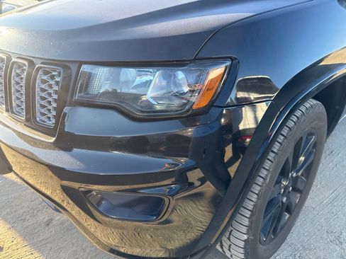 Used 2017 Jeep Grand Cherokee Altitude AWD/4WD image 9