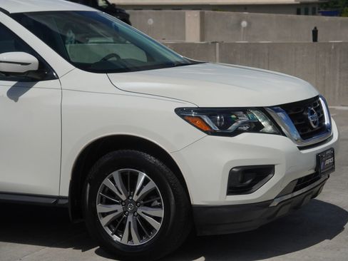 Used 2017 Nissan Pathfinder SL image 35
