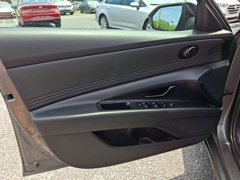 Certified 2025 Hyundai Elantra Sport FWD image 12