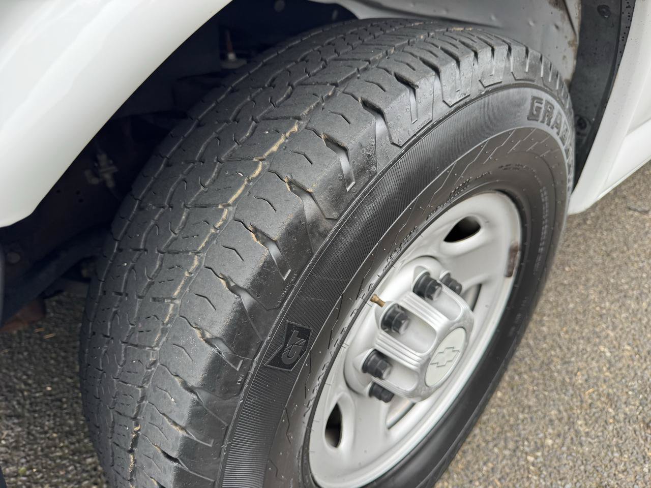 Used 2014 Chevrolet Express 2500 RWD image 32