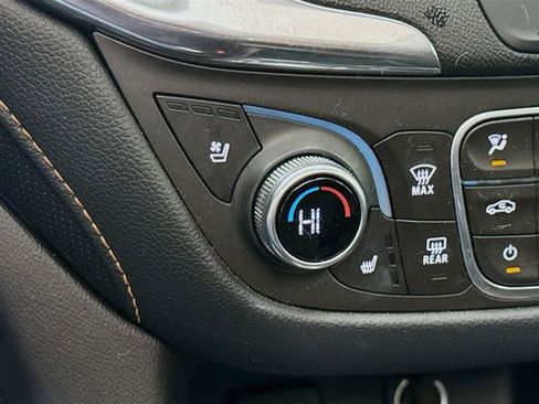 Used 2018 Chevrolet Equinox Premier image 23