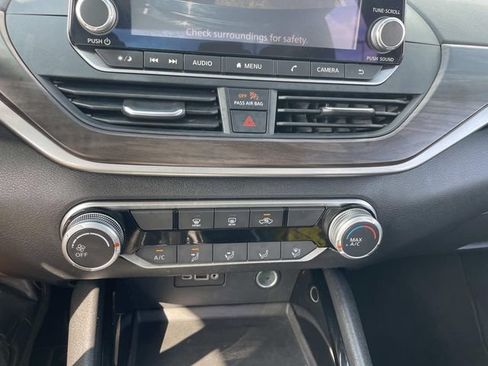 Used 2024 Nissan Altima 2.5 SV FWD image 24