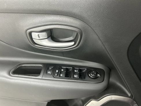 Used 2023 Jeep Renegade Latitude w/ Premium Group AWD/4WD image 11