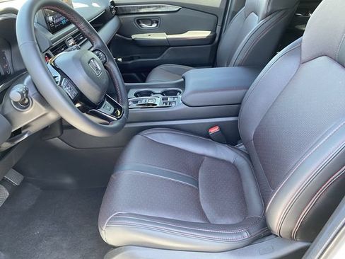 Certified 2025 Honda Pilot Black Edition image 18