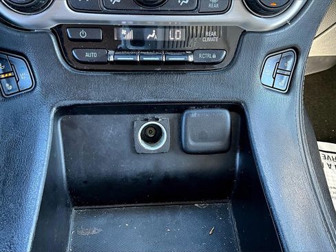 Used 2016 GMC Yukon XL SLT image 32