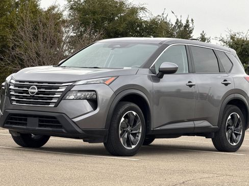 Used 2024 Nissan Rogue SV image 8