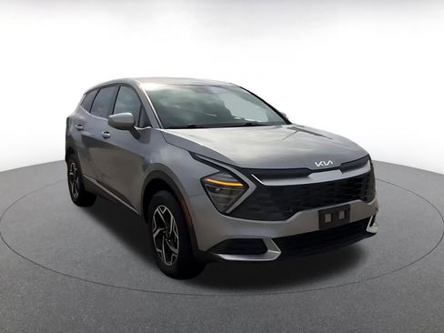 Used 2024 Kia Sportage LX image 3