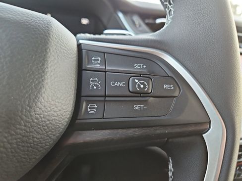 New 2025 Jeep Grand Cherokee Limited w/ Luxury Tech Group II image 26