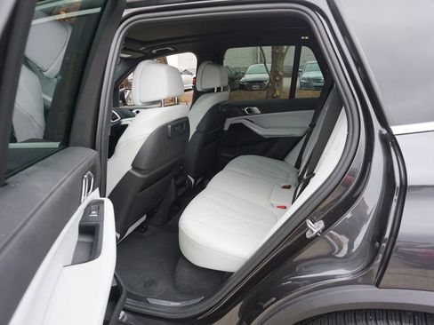 Used 2023 BMW X5 xDrive40i w/ Luxury Seating Package image 15