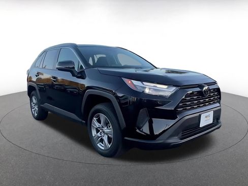 Used 2025 Toyota RAV4 XLE image 3