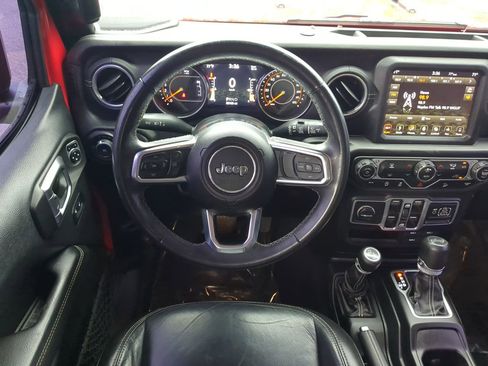 Used 2018 Jeep Wrangler Unlimited Sahara image 16