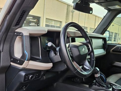 Used 2022 Ford Bronco Wildtrak image 11