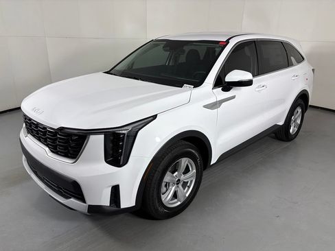 New 2026 Kia Sorento LX FWD image 4