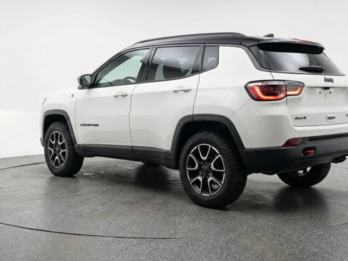 Used 2025 Jeep Compass Trailhawk AWD/4WD image 6