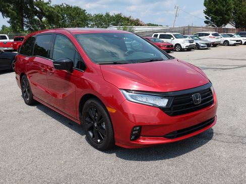Certified 2024 Honda Odyssey Sport image 2