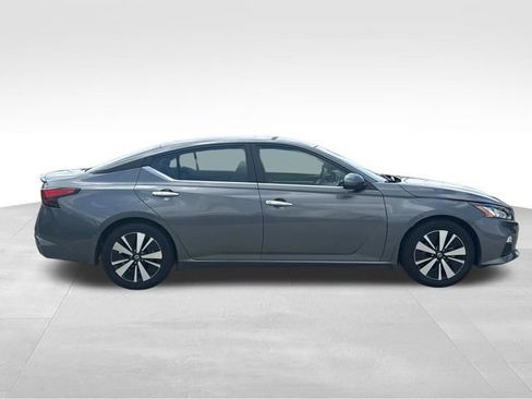Used 2022 Nissan Altima 2.5 SV image 12