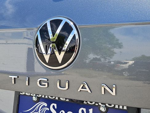 Used 2022 Volkswagen Tiguan SE w/ Panoramic Sunroof Package AWD/4WD image 33