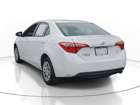 Used 2018 Toyota Corolla LE image 4