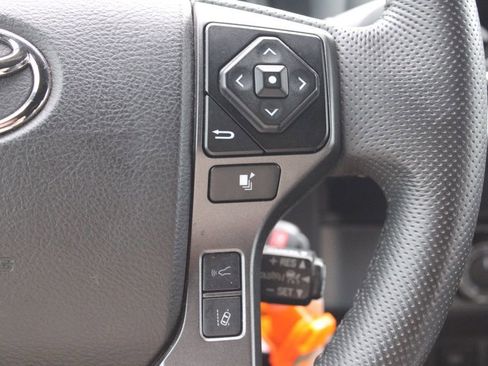 Used 2022 Toyota Tacoma TRD Off-Road AWD/4WD image 27