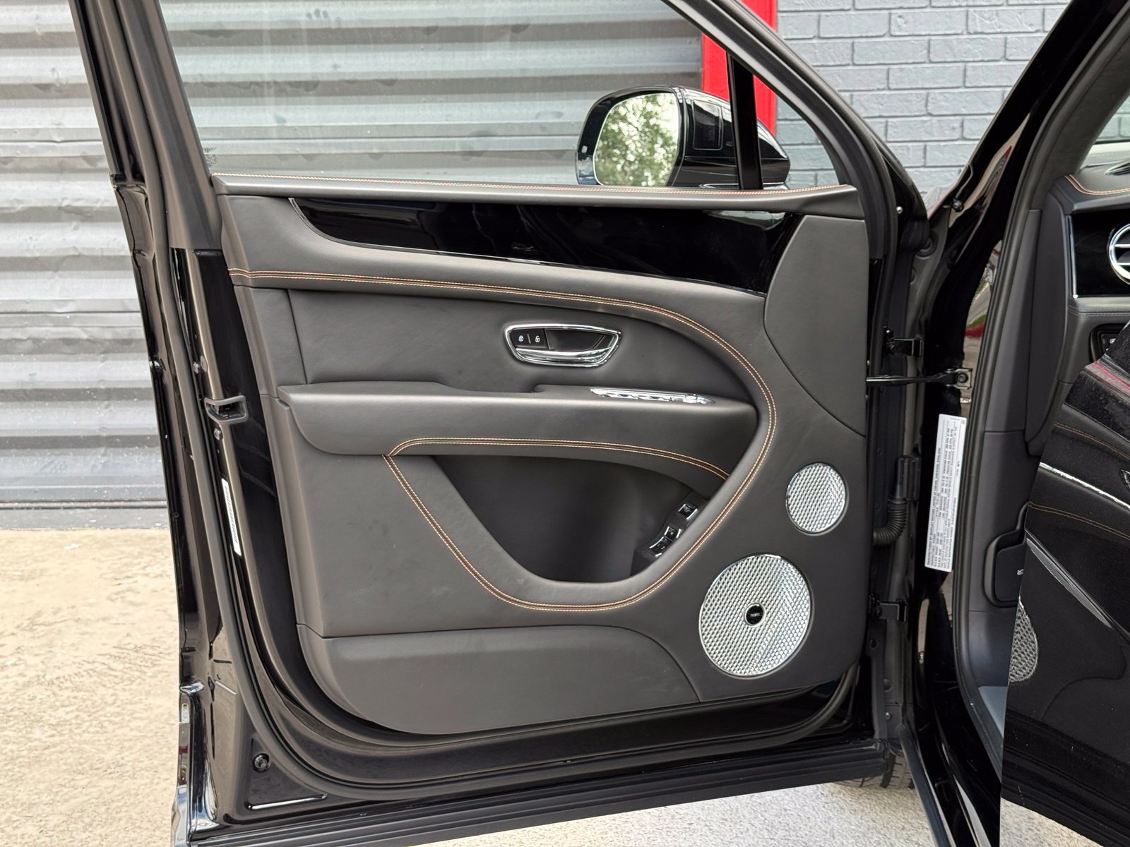 Used 2023 Bentley Bentayga AWD/4WD image 17
