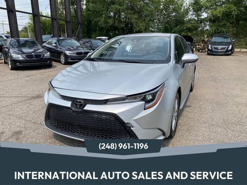 Used 2022 Toyota Corolla LE FWD image 1