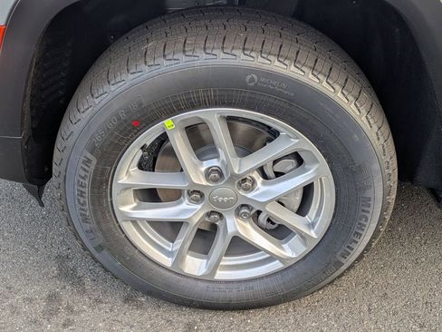 New 2025 Jeep Grand Cherokee Laredo X image 9