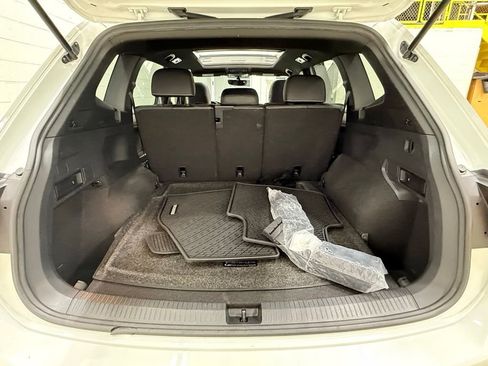 Used 2021 Volkswagen Tiguan SE R-Line AWD/4WD image 43