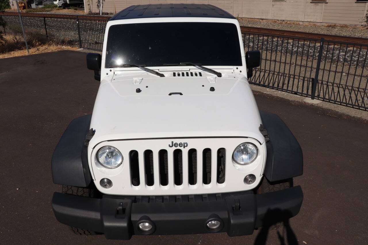 Used 2018 Jeep Wrangler Unlimited Sport S AWD/4WD image 3