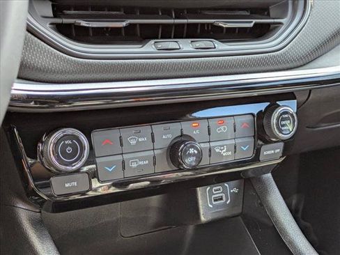 Used 2025 Jeep Compass Trailhawk AWD/4WD image 14